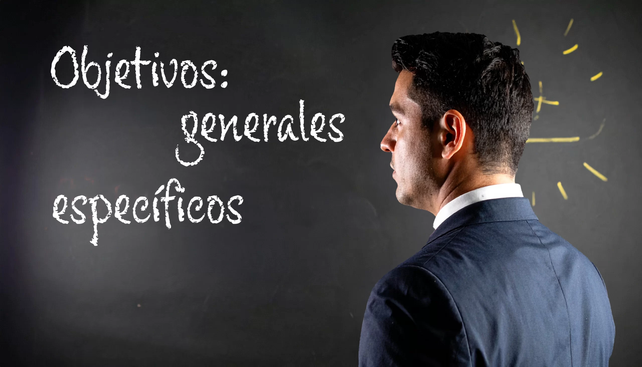 Portada para guía sobre objetivos generales y específicos en tesis de Comunicación Social, con el texto “Objetivos: generales y específicos” en pizarra, ideal para estudiantes que buscan ejemplos claros y consejos prácticos para redactar los objetivos de su trabajo académico.