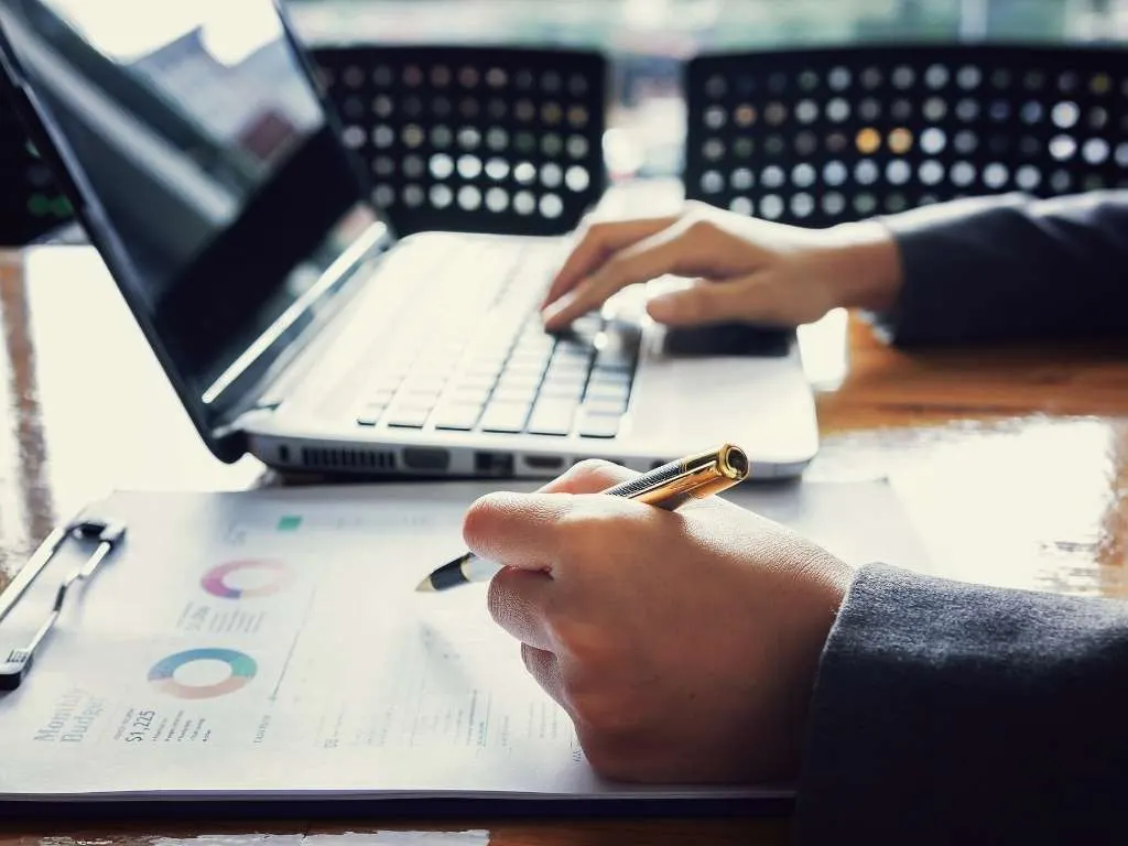 ¿Cómo se estructura una Tesis de Administración de Empresas?