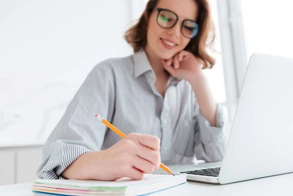 ¿Cuáles son las partes de una tesis de licenciatura? Ejemplos 